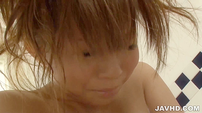 日本のアマチュア、青綱小夏が浴槽でオナニー - 必見！