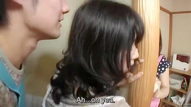 セクシー熟女の秘密の情事 - 字幕付き日本ポルノビデオ