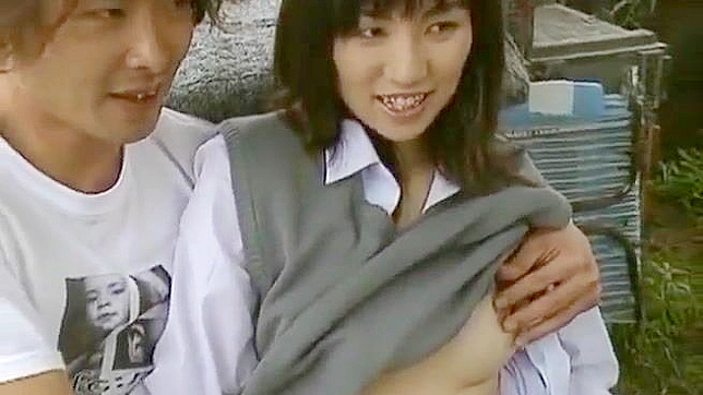 Outdoor Masturbation by Young Japanese Beauty