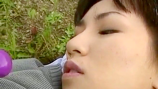 Outdoor Masturbation by Young Japanese Beauty