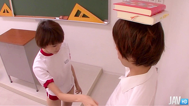 日本の女子校生、原明菜がキュートな制服姿でセクシーフェラ！