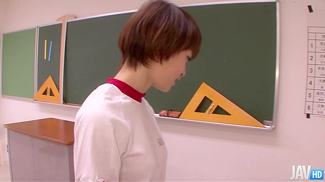 日本の女子校生、原明菜がキュートな制服姿でセクシーフェラ！