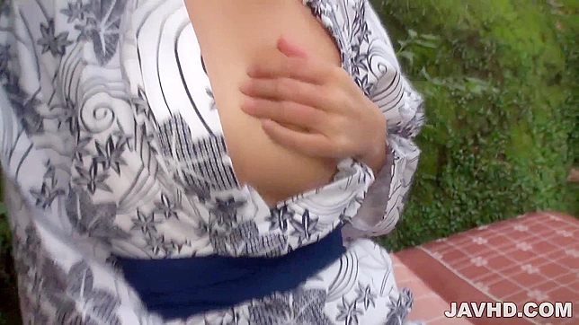 Japanese Video Fans' Must-Watch - Aoi Mizuno's Steamy Outdoor Blowjobs