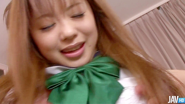 日本のティーン、加護紀子がスチーム・ポルノ・ビデオで激しくファックされる
