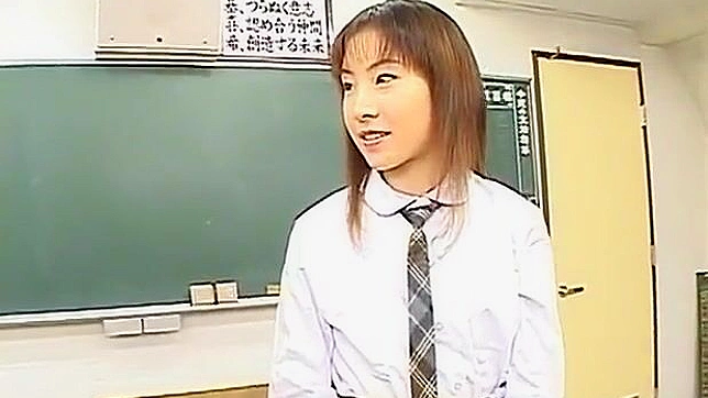 必見！アジア人女子学生、教室でエッチな行為