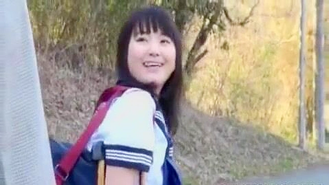 松葉杖で無防備、無邪気な日本の少女が荒らされる