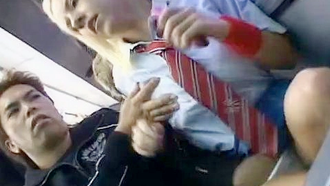 日本の男がバスの中でテッサ・テイラーを触る