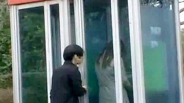 公衆の面前で痴漢された-電話ボックスでの日本人女性の衝撃体験