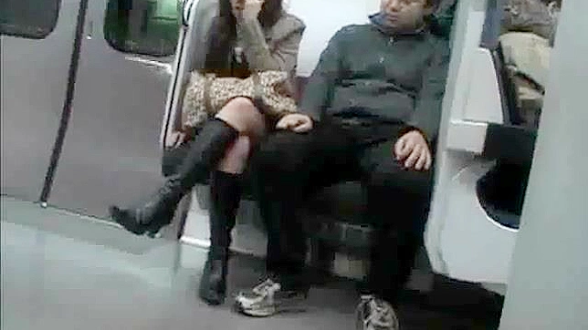 ニッポン、地下鉄で泥酔少女が乱暴なセックスに襲われる