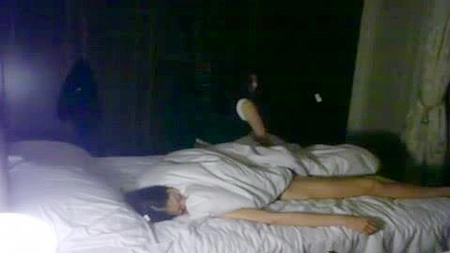 UNCENSORED狂気のアジア人ブラザーによる寝ている妹の友人との近親相姦行為