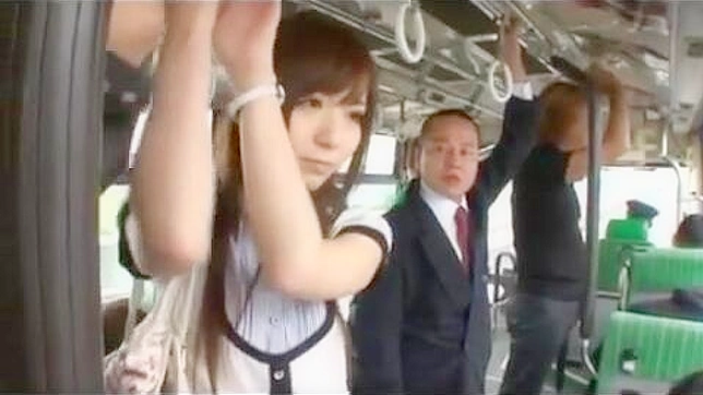 日本の公共交通機関で無辜の市民が衝撃的な暴行を受ける