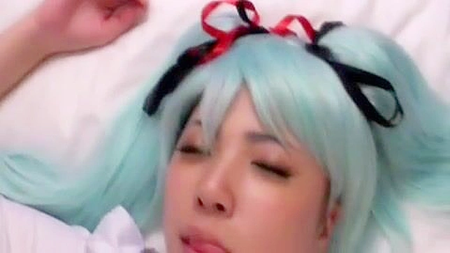 Nippon Hatsune Miku Cosplay Orgy Ends in Sweet Cream Pie