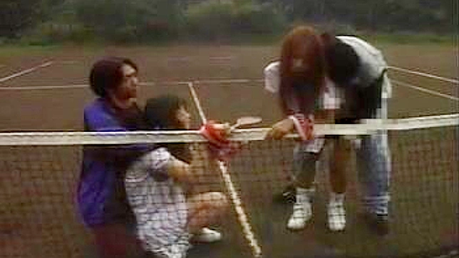 テニスコートの誘惑 - 地元の不良に誘惑された2人のJAV美女