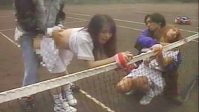 テニスコートの誘惑 - 地元の不良に誘惑された2人のJAV美女