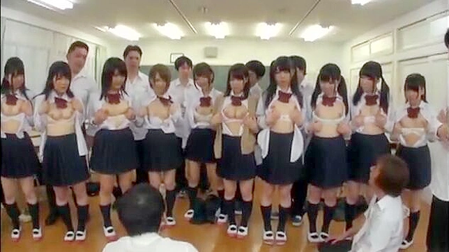 催眠術を使った誘惑 - 日本の男子グループが、同級生の女性にオーラルセックスを強要する