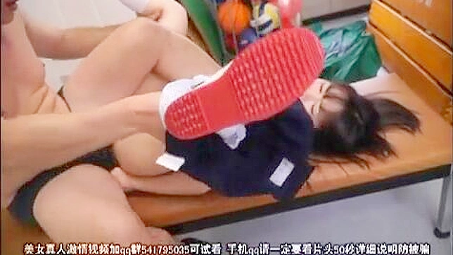 Japan Schoolgirl Secret Act in Locker room caught by Coach