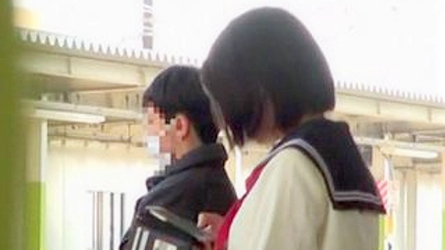 無邪気な女子高生が東京メトロでワイルドに走る