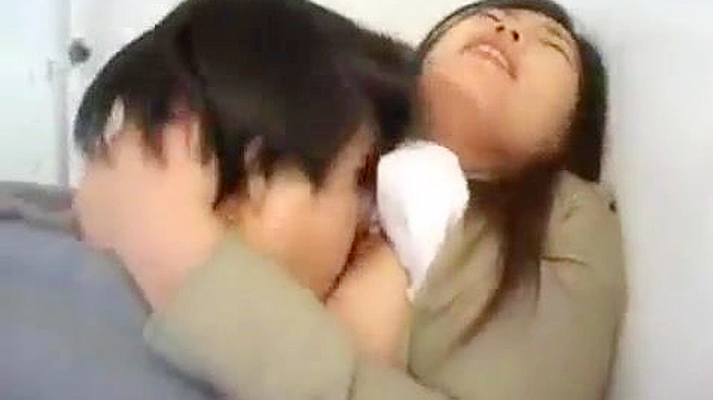 日本の女子学生、公衆トイレで見知らぬ男と乱暴なセックスをする