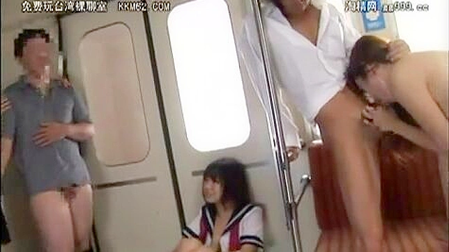 アジアの女子校生、バスに乱れる