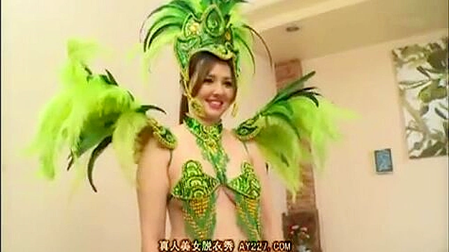 オリエンタル・ポルノ・ビデオにセクシーなサルサ・ダンサーが登場する