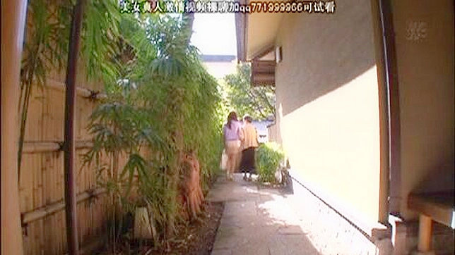 セクシーなニッポン・クリーニング・レディ、佐々木亜希が、妻が隣の部屋にいる間、社長のチンポをしゃぶり尽くす