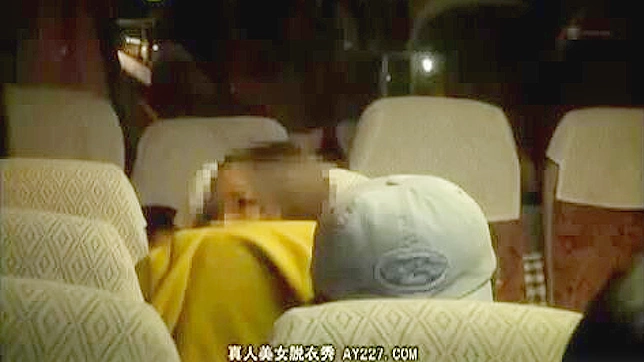 アジアン・ポルノ・ビデオ - 満員バスでの熱いファック・アクションに対する乗客の反応