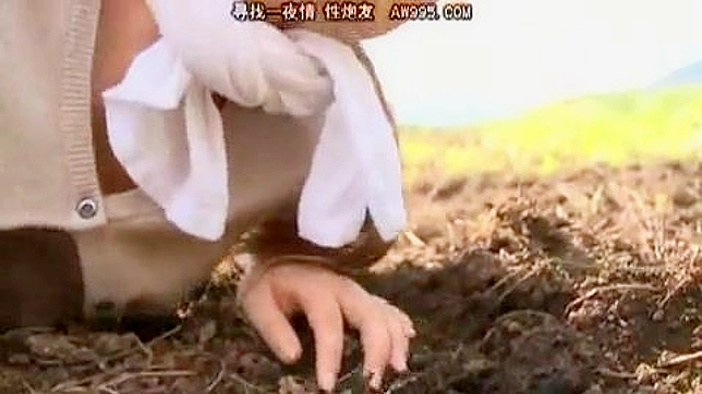 東京拷問 - 貧しい村の少女は2人の農民の手で残酷な試練を受けた