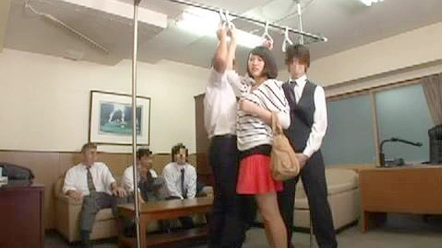 ニッポン・ポルノ・ビデオ - 男性グループ セクシーな女と満員バスで妄想が現実になる