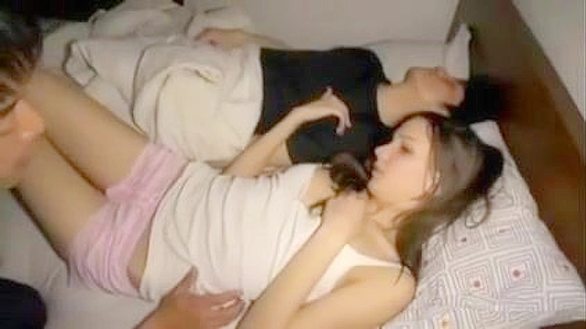 義弟が日本で寝ている夫と秘密のセックス、アメリカ人妻に衝撃を与える