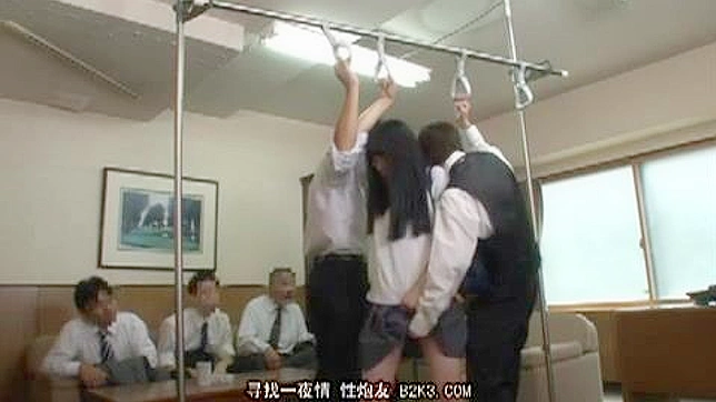 日本の公共ポルノ - バスでの危険な行動のデモンストレーション