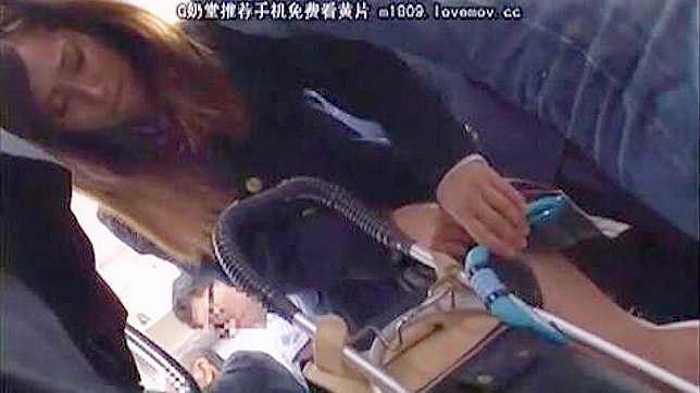 エッチな乗り物 - 電車の中で見知らぬ男に犯される巨乳の女