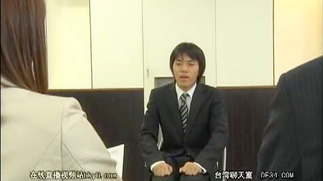 ニッポン・ポルノ・ビデオ：オフィスのテーブルの上で硬くなる課長