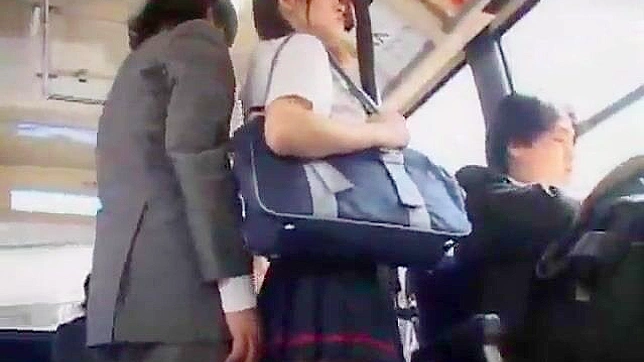 公共交通機関で輪姦-不運なアジア美女の屈辱的な試練