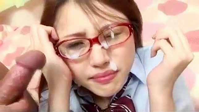 UNCENSOREDジャパン・ポルノ・ビデオで、オヤジたちの友人が貧しい女子校生梨乃を虐待する