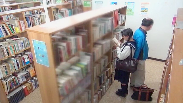 セクシーな女子校生が秘密の図書館を探検する - 前編