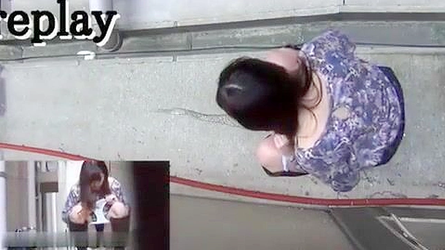 日本の毛深いオマンコの尻軽女が公衆の面前で小便をするコンピレーション