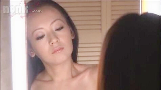 一軒家で熟女と暮らすという挑戦 - アジアン・ポルノ・ビデオ