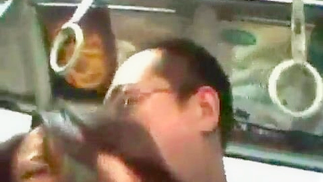 JAVポルノ動画 - 満員バスで襲われる哀れな女