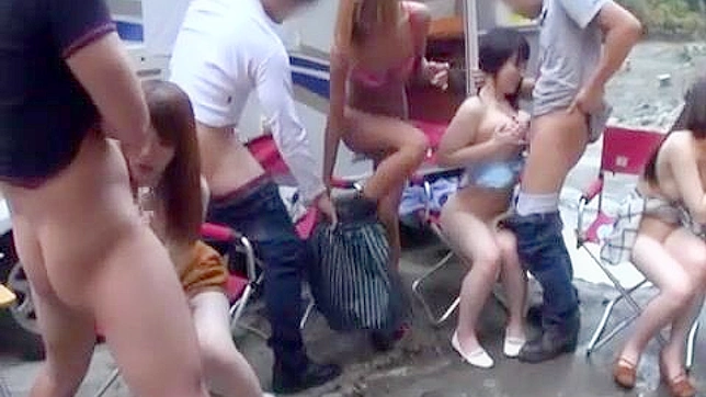 夏の暑さの中で乱交パーティー - アジア人のポルノビデオ