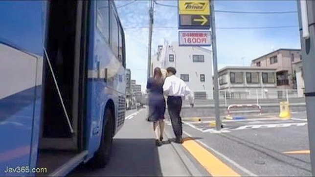Maniacal Encounter on Public Transit Leads to Steamy Romp with Businesswoman Aino Yuna
