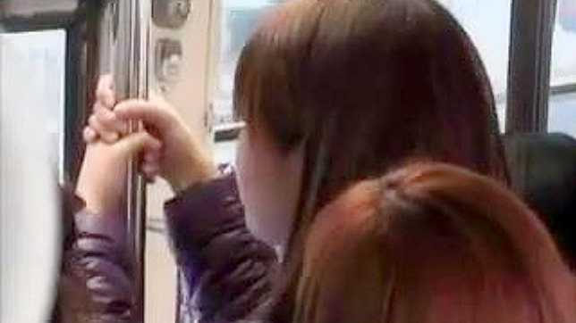 公共バスのスキャンダル - 女子学生2人と熟女が乱暴される