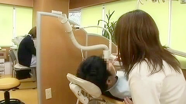 熟女歯科医の秘技で患者が快感の悲鳴を上げる