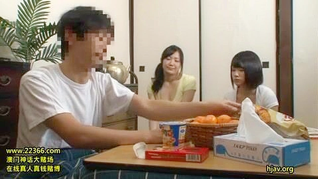 日本の女子学生たちの秘密のセックス・ロムがカメラに収められた