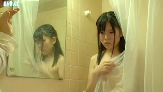 Sister Secret bath time surprise caught on camera by best friend