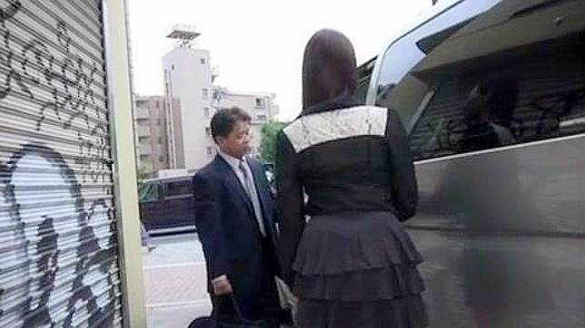 日本での忘れられない瞬間-秘書が上司を官能的に誘惑する