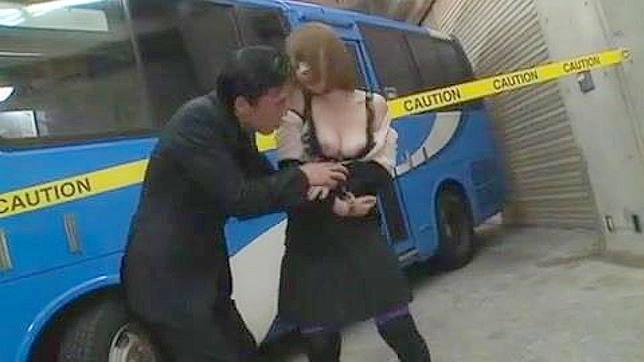 マフィアのボスによるアジア人警官の性的搾取の罠