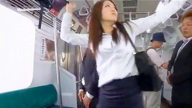 日本の監督熟女が電車の試乗会で乱暴に犯される