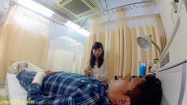 東洋のポルノ・ビデオで、こっそり患者が秘密の手コキで幸運を得る