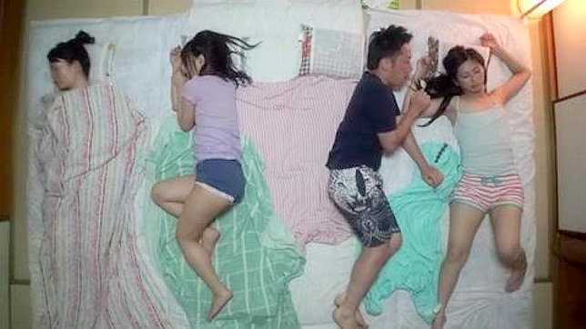 母親の新しいボーイフレンドが、皆が寝ている間に10代の娘たちを犯す