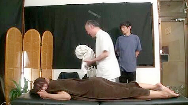 Totally Wrong Acupressure Therapy Leaves MILF in Heat